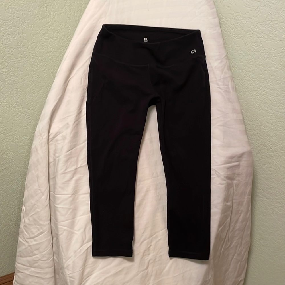 Gap Fit performance cotton capri leggings